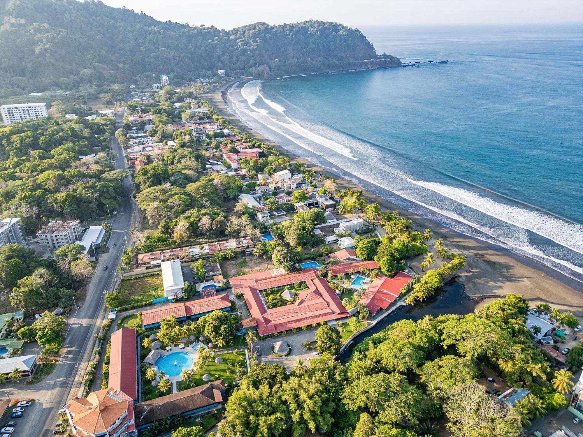 Beach Break Resort & Cr Surf Camp Хако Экстерьер фото