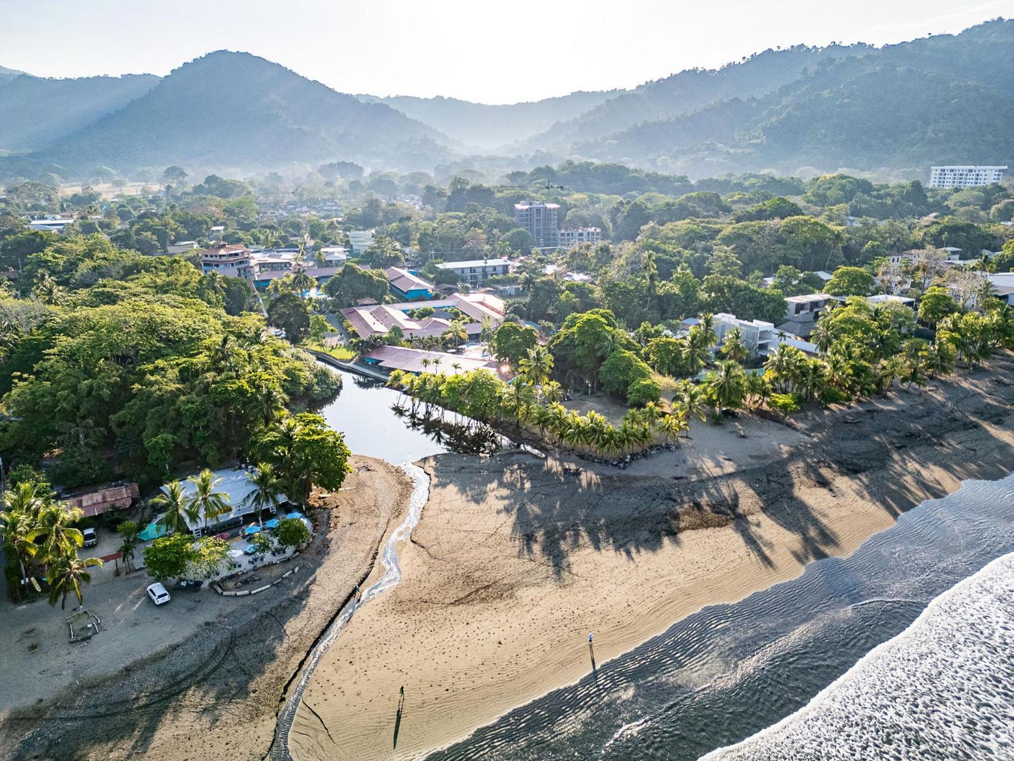 Beach Break Resort & Cr Surf Camp Хако Экстерьер фото