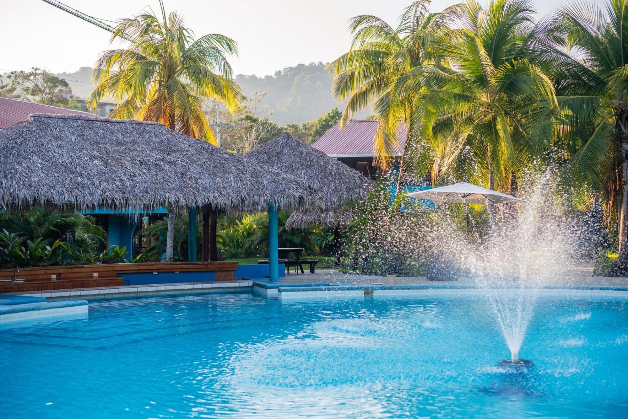Beach Break Resort & Cr Surf Camp Хако Экстерьер фото