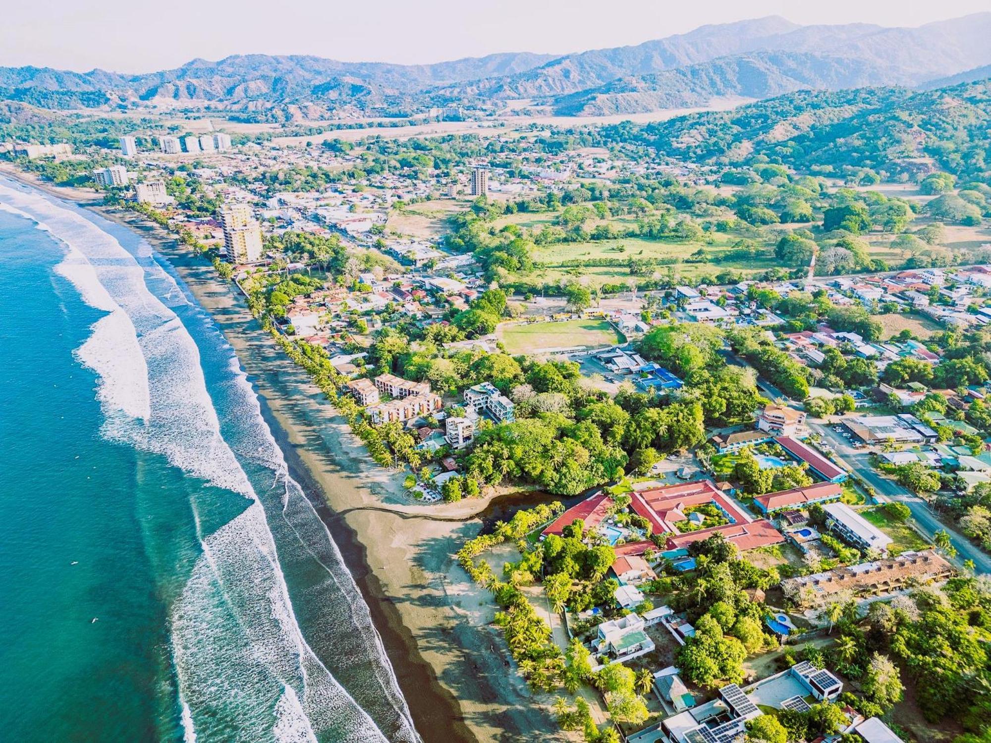 Beach Break Resort & Cr Surf Camp Хако Экстерьер фото