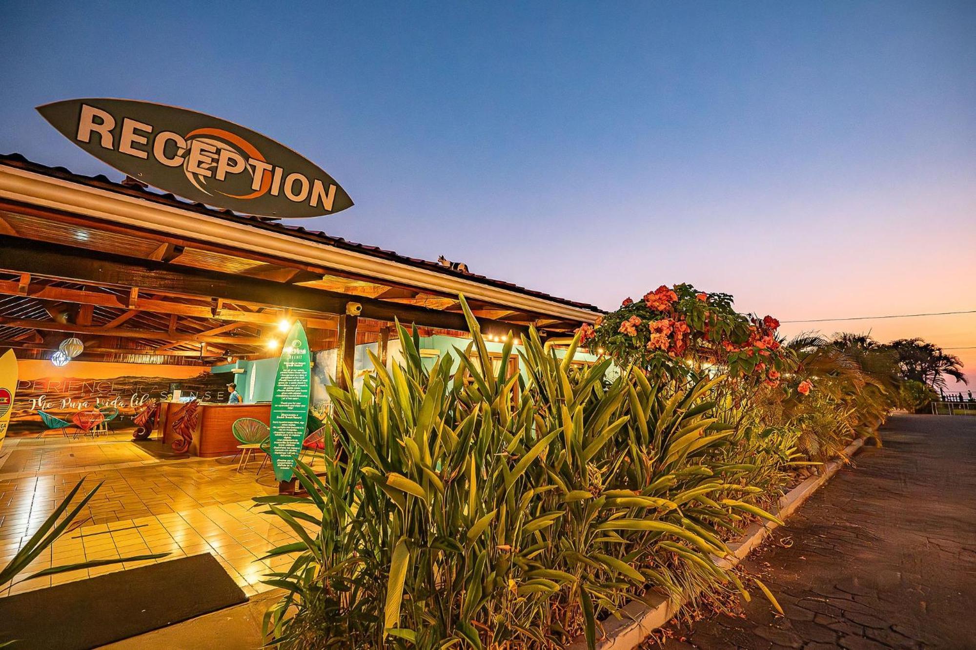 Beach Break Resort & Cr Surf Camp Хако Экстерьер фото