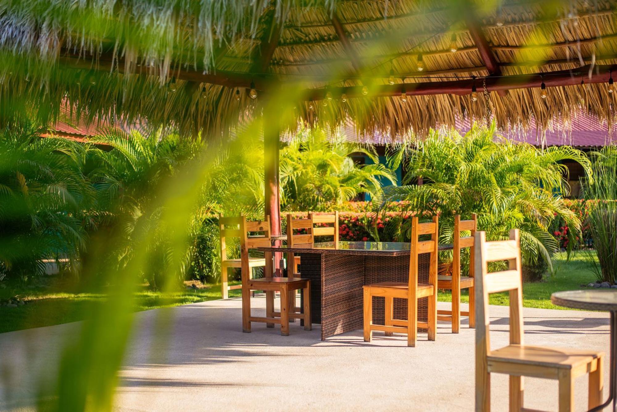 Beach Break Resort & Cr Surf Camp Хако Экстерьер фото