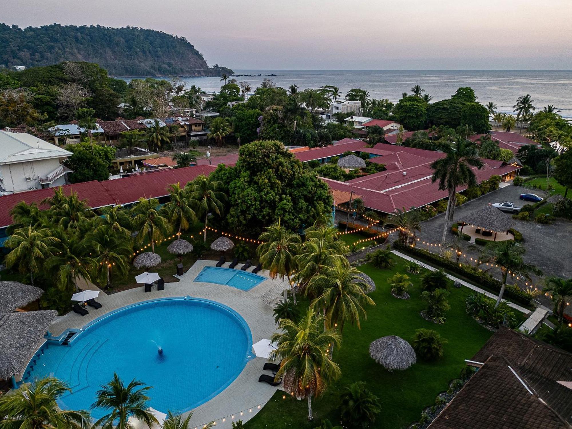 Beach Break Resort & Cr Surf Camp Хако Экстерьер фото