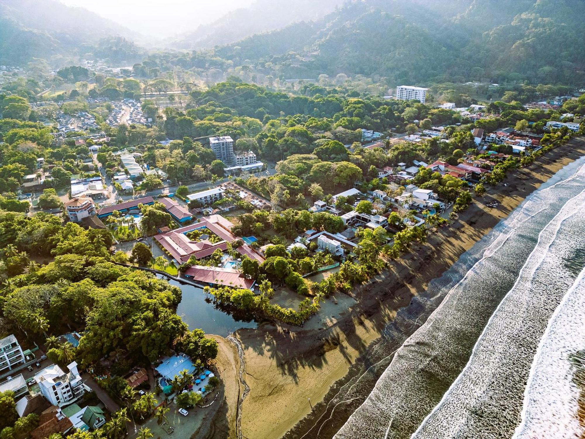 Beach Break Resort & Cr Surf Camp Хако Экстерьер фото