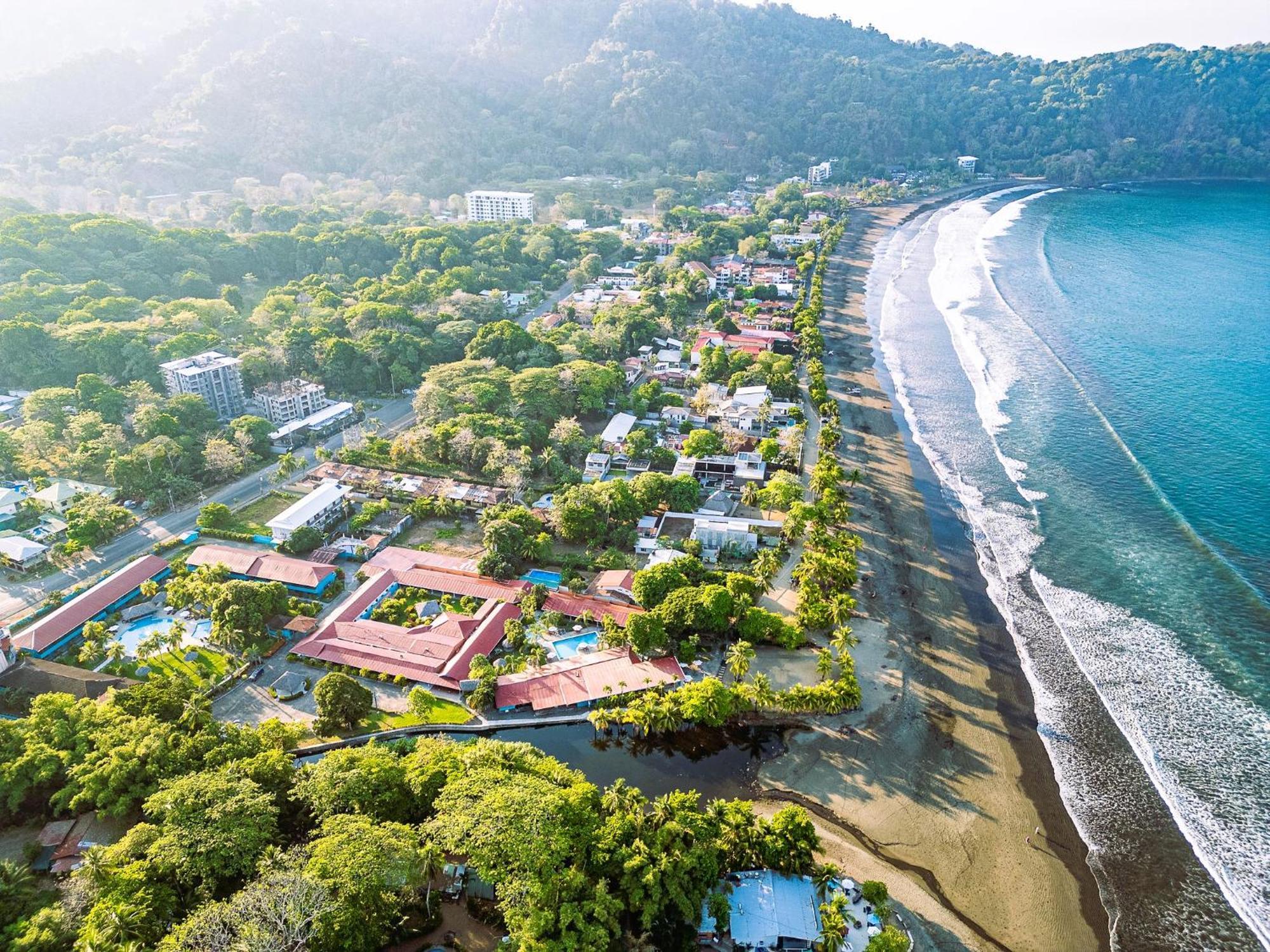 Beach Break Resort & Cr Surf Camp Хако Экстерьер фото