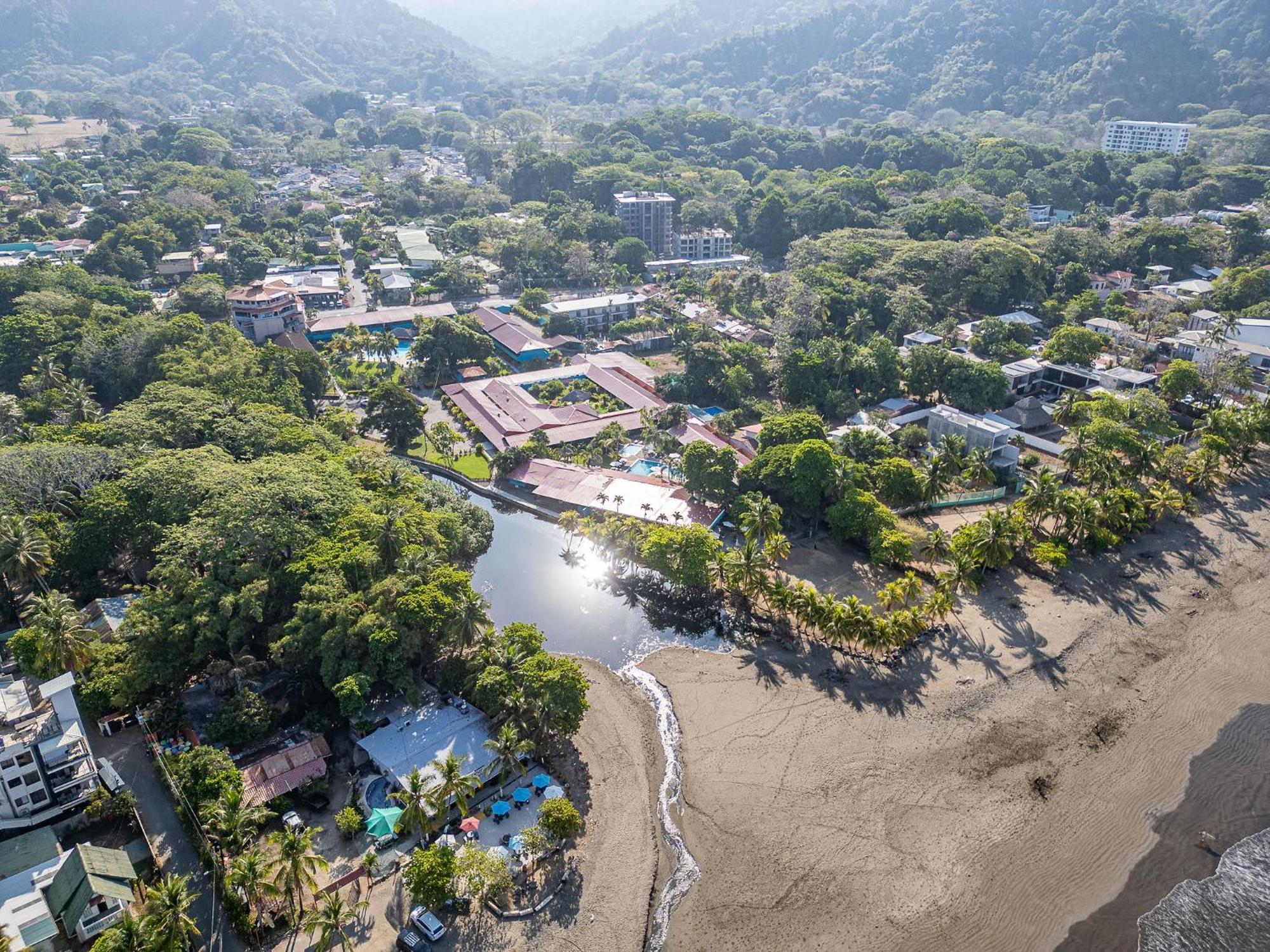Beach Break Resort & Cr Surf Camp Хако Экстерьер фото