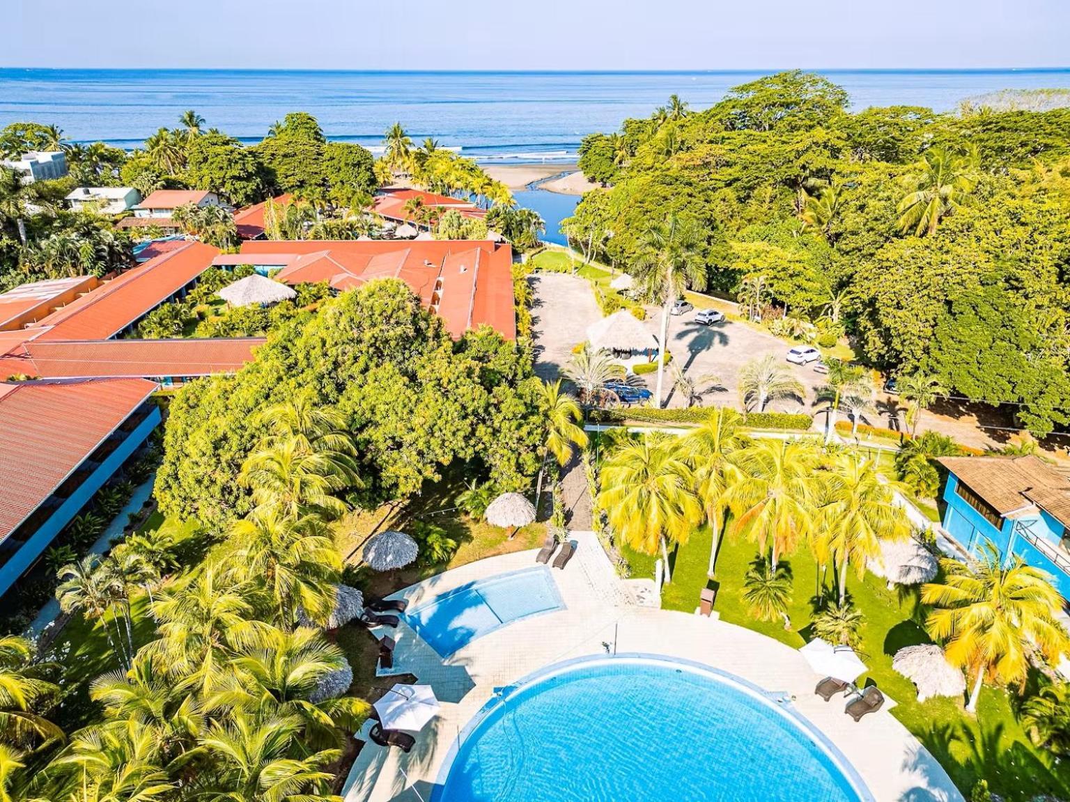 Beach Break Resort & Cr Surf Camp Хако Экстерьер фото